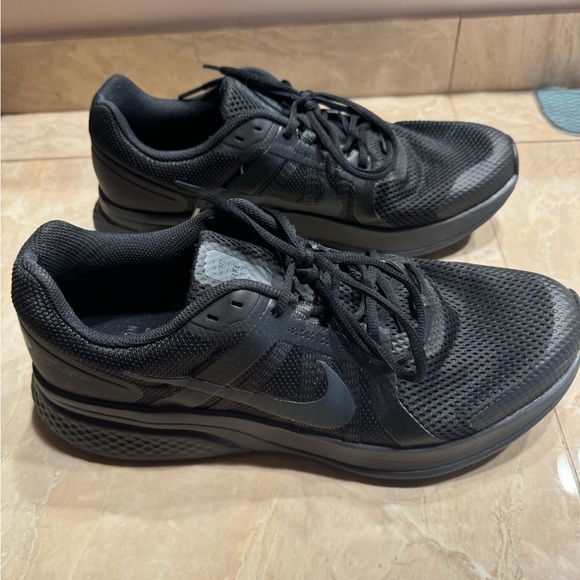 Nike run swift shoes black size 11 - Picture 4 of 7